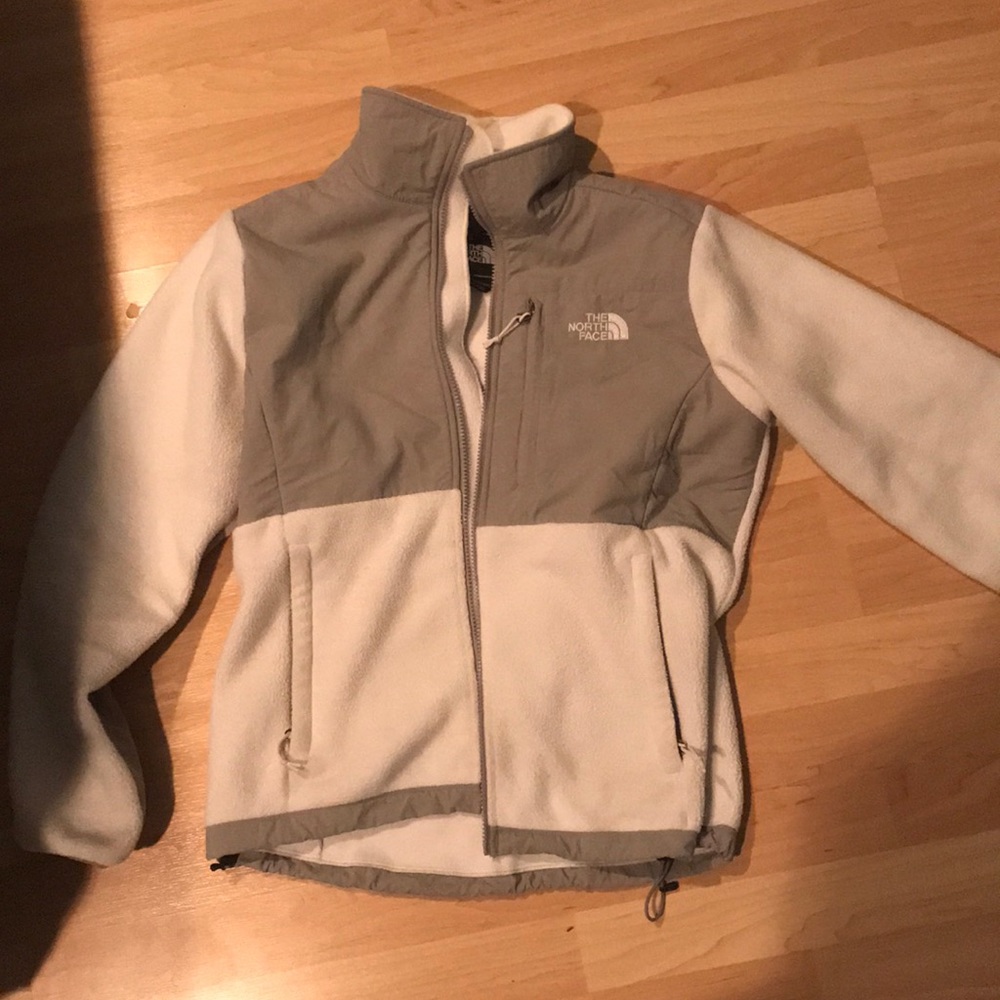 White fleece north face. Great condition